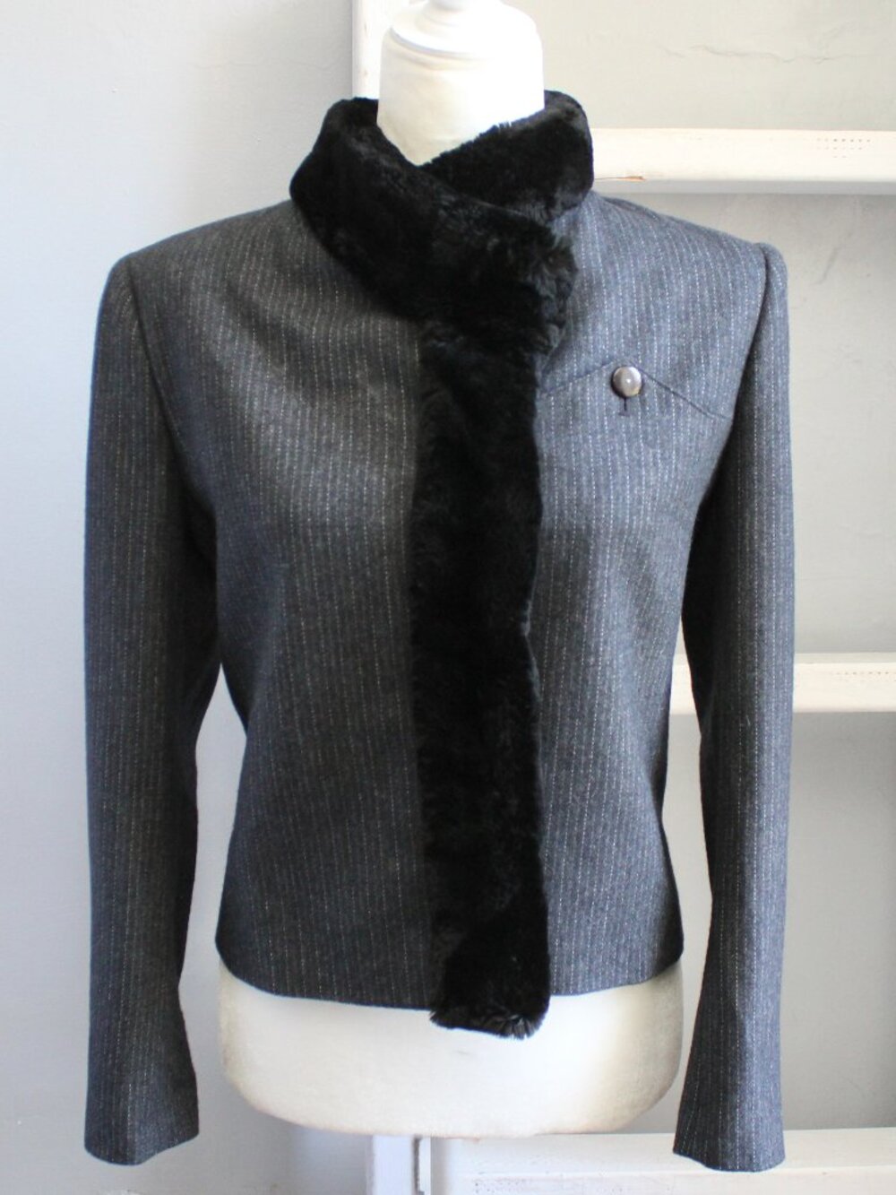 Jordache VTG 80's Gray Pinstriped Black Faux Fur Trimming Blazer Jacket sz Small
